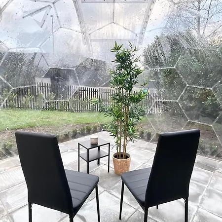 Private Garden Apartment With Geodome Manchester Exterior photo